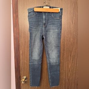 ABERCROMBIE MEDIUM DARK WASH THE JEAN LEGGING SIZE 29 8XS EXTRA SHORT 24.5”